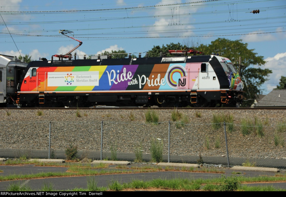 NJT 4609 Ride with Pride wrap